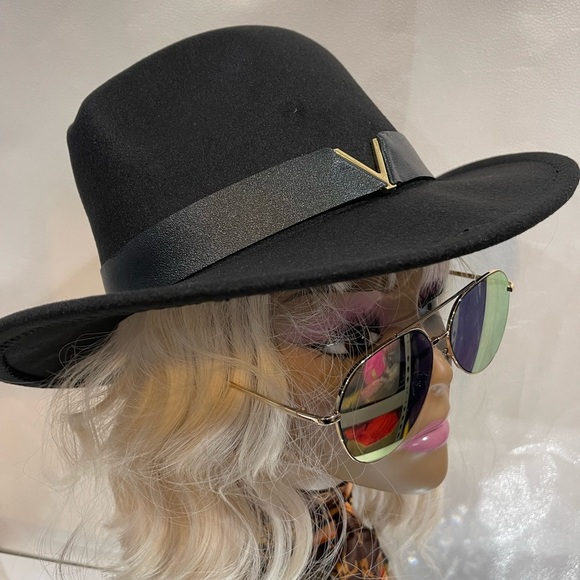 Vince Camuto Accessories - Vince Camuto hat
